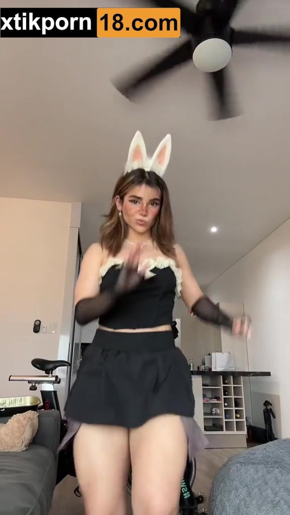 AlanaFlores Cosplay Bunny Sexy Dancing