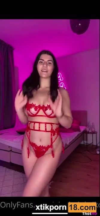 Nicole Dobrikov Show Big Boobs And Bouncing Ass