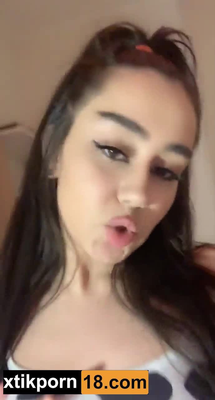 husvjjal Teasing Tits