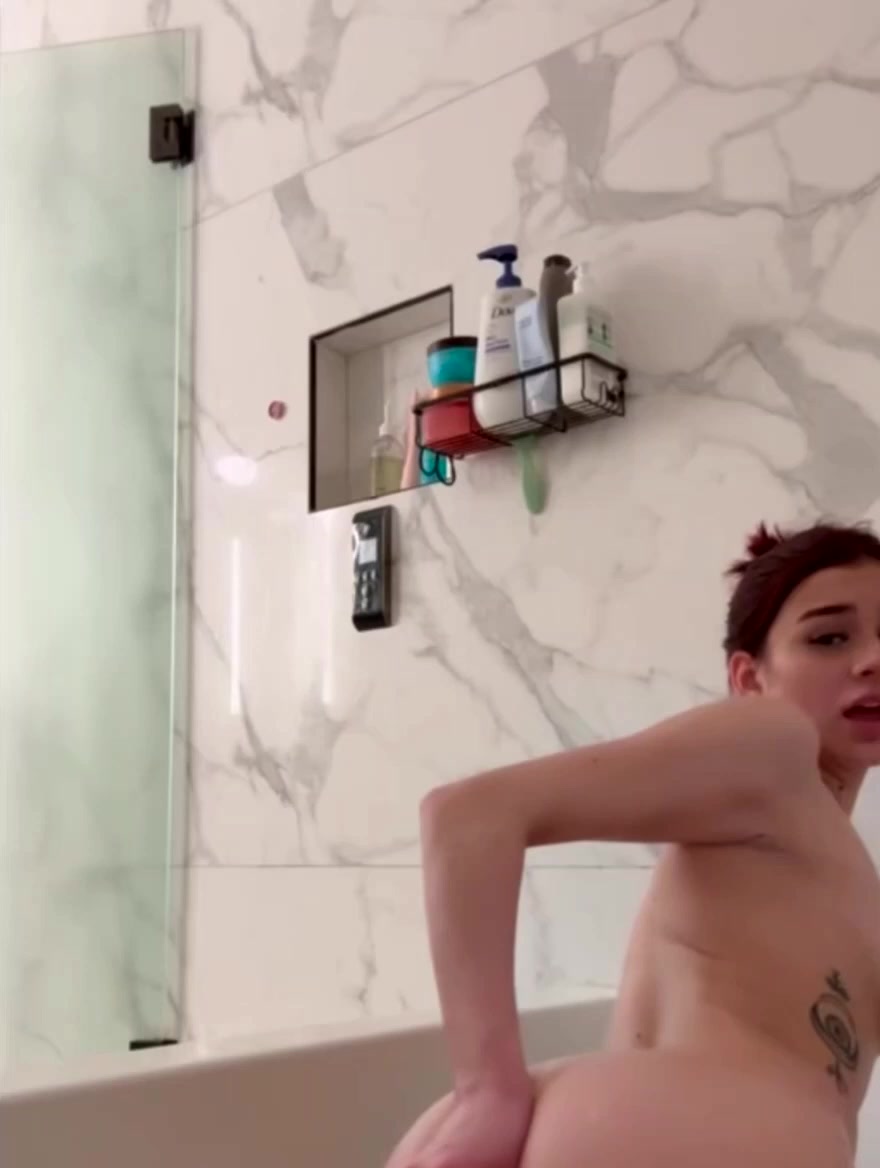 Andie Elle  Onlyfans – Finger Pussy In Bathtub