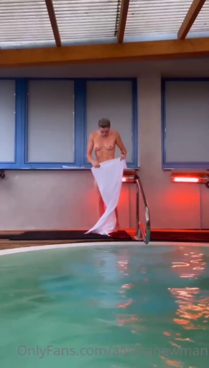 Alysha Newman HOT Nude Porn Pool Onlyfans Trending