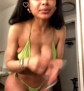 India Love Nude Showing Off Her Big Breasts On Live Stream Onlyfans